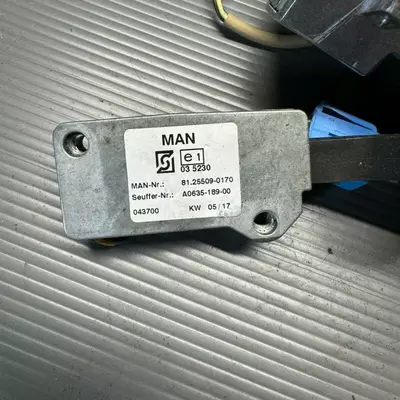 81255090165, А061106200 Перемикач підрульовий MAN TGS