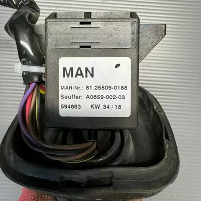 81255090188, А065900203 Підрульовий перемикач поворотів MAN