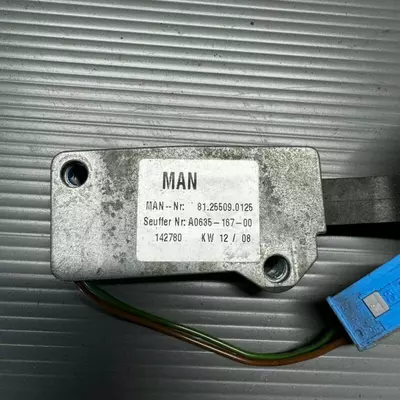 A063516700, 81255090125 Перемикач підрульови ретардера MAN